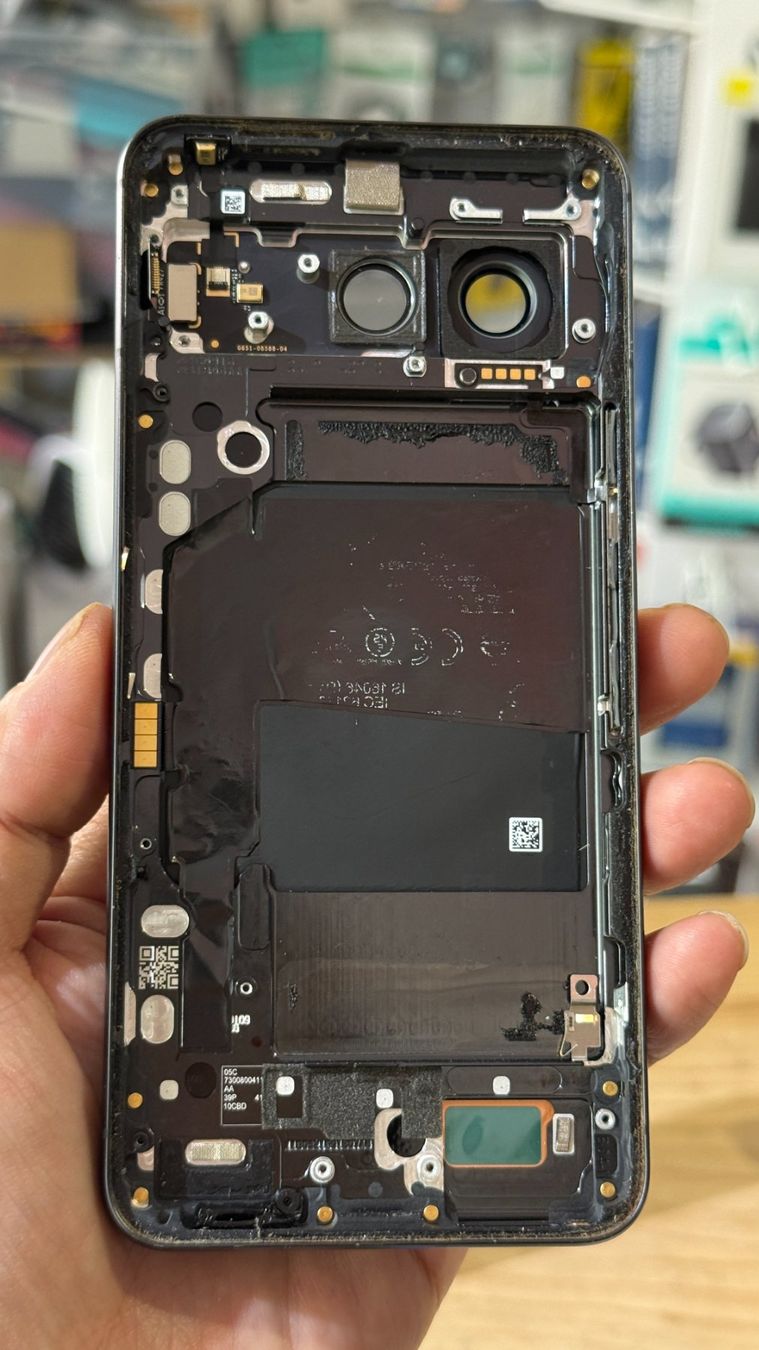 Google Portables: Chassis d’origine de Google Pixel 8 – D'occasion à Morges par DA-repa 1
