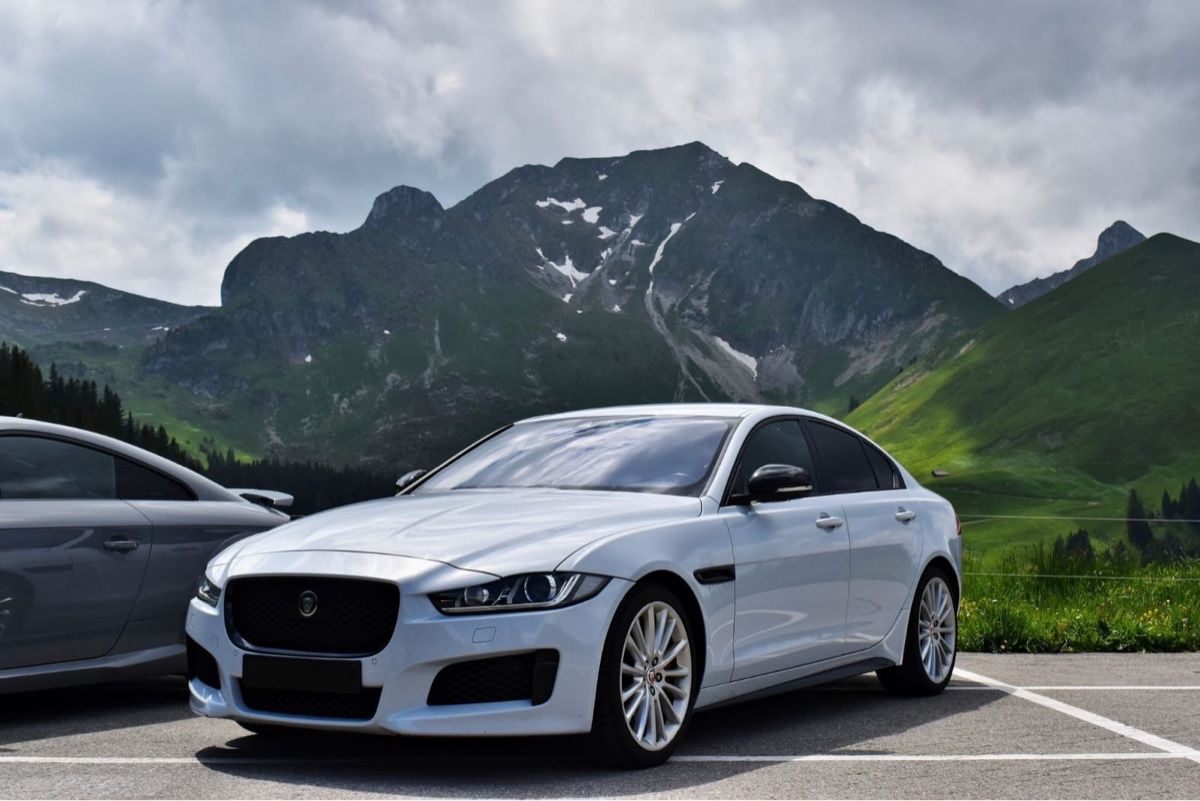Jaguar Automobili: Jaguar XE, S 3.0 Top Zustand, – Usato da Schwarzenegg venduto da K35