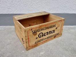 alte Holzkiste Kiste BERNA SÄUGLINGSNAHRUNG NOBS 1908