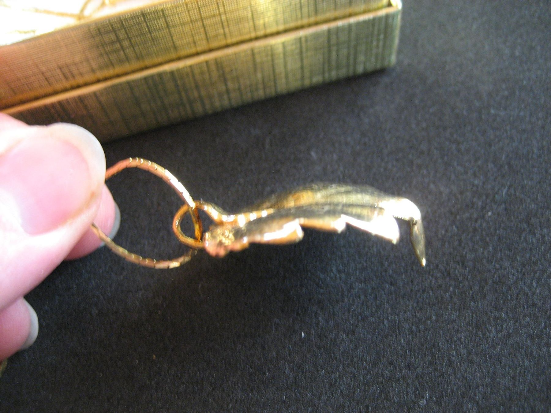 Catenine: Collier doré avec pendentif feuille de vigne, neuf – Nuovo e nell'imballaggio originale da Delémont venduto da marryb 2