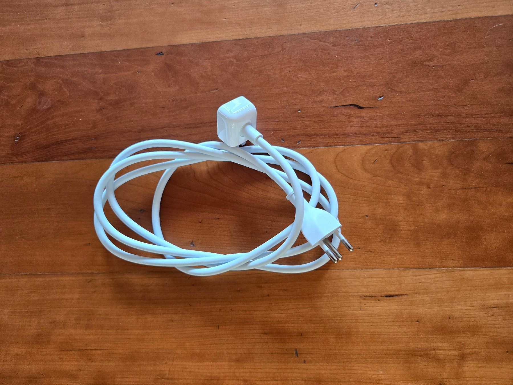 Apple Kabel: Apple /Mac /Airbook Stromkabel – Neu und originalverpackt aus Altstätten SG von Tschuppben