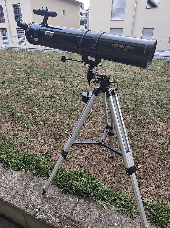 Telescopi: Omegon Basic 114 EQ Spiegelteleskop mit Stativ & Montierung – Usato da Tuggen venduto da kon_xtg7