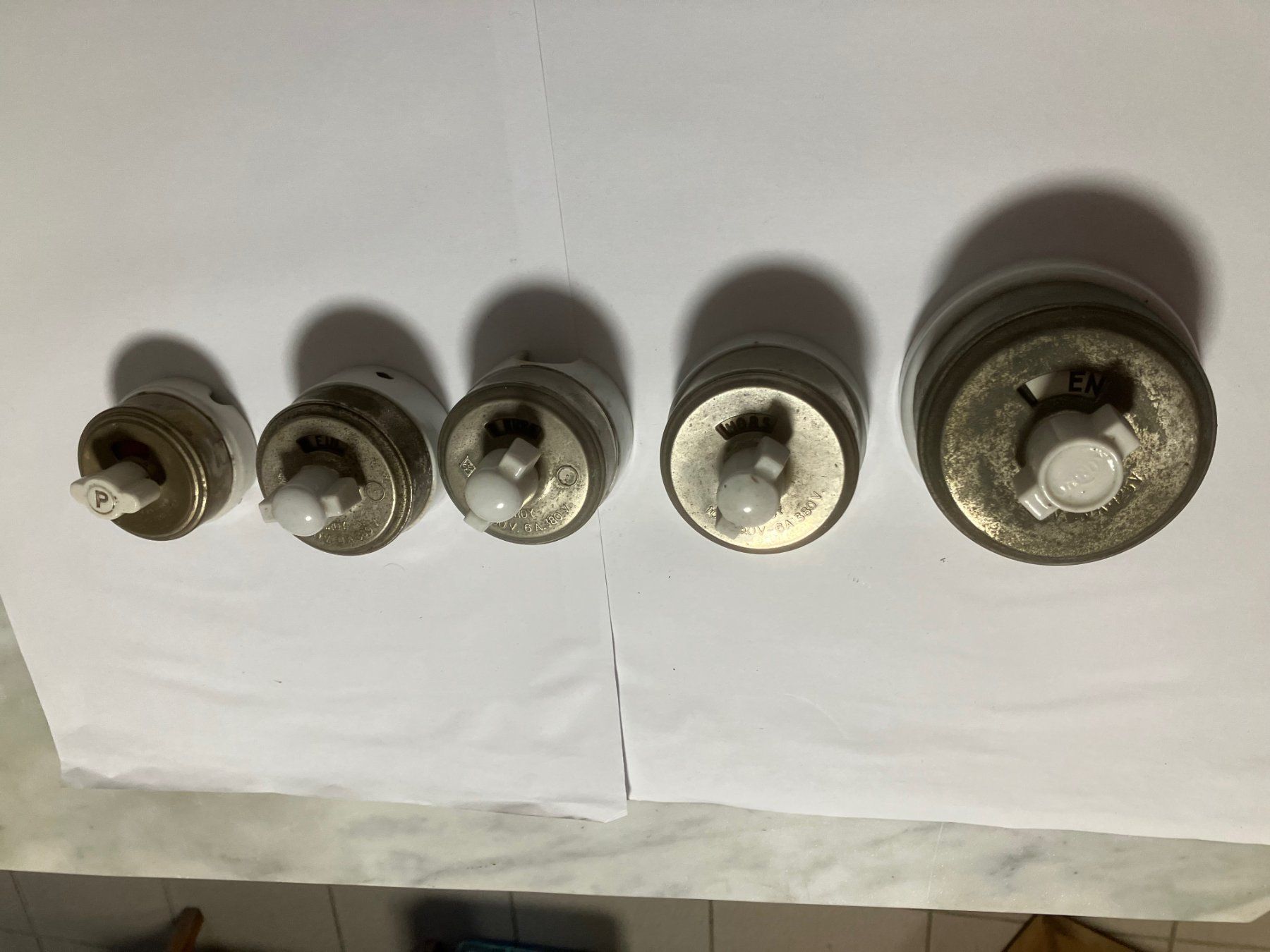 Schalter: 5 interruttori rotativi diverse misure – Gebraucht aus Sagno von ang_fs6n 3