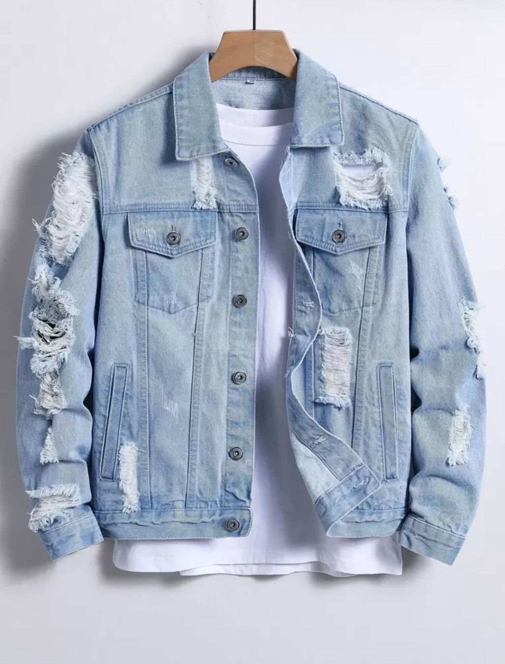 Giacche: Distressed Light-Wash Denim Jacket – Usato da Sion venduto da yasir.2021