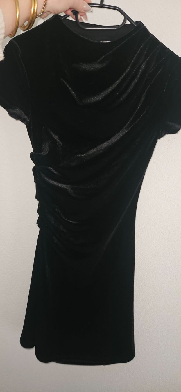 H&M Vestiti: Robe courte velours noir – Usato da Vétroz venduto da MargauxLDG