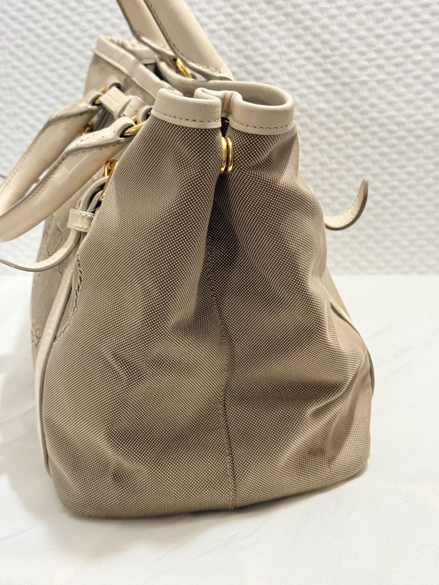 Prada Borse da donna: Prada Tote Bag Beige Canvas Leather Trim – Usato da Geneve venduto da DarlingVintage 1