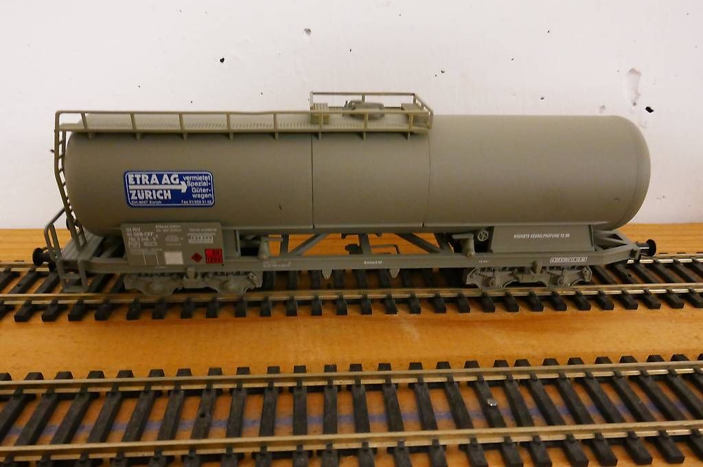 Modellini di ferrovie: Kompl. Tankwagenzug mit Lok HO / DC – Usato da Suhr venduto da Widmi51 3