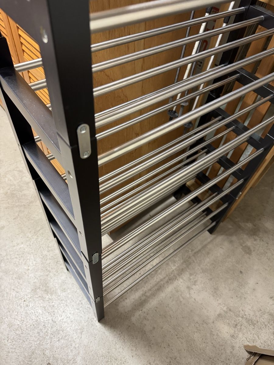 Ikea Porte manteau: 4x Schuhregal IKEA TJUSIG schwarz.  – D'occasion à Zürich par PhilippeMueller 4