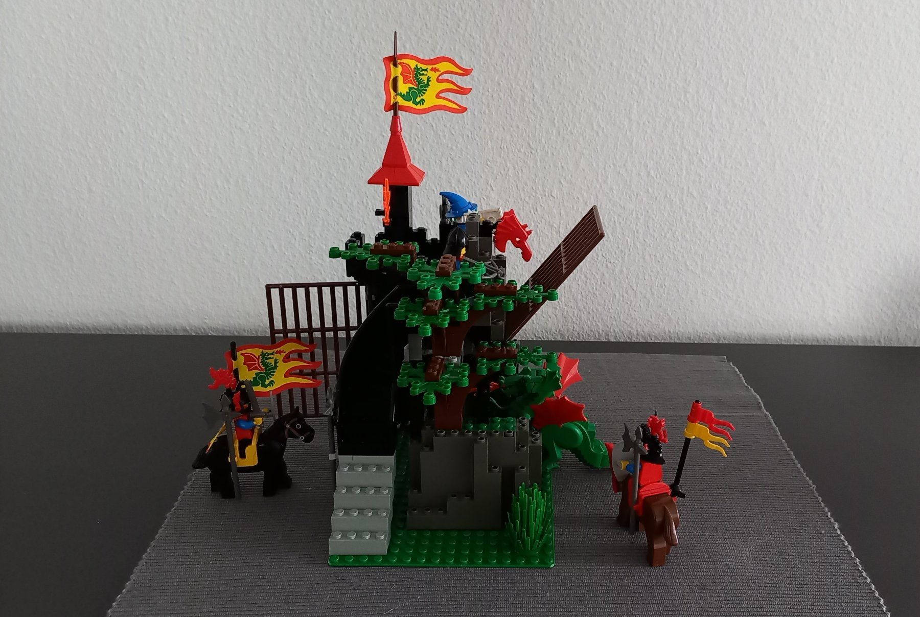 Lego Spielzeuge: Lego Dragon Knights 6076 – Gebraucht aus Emmenbrücke von poros221 2