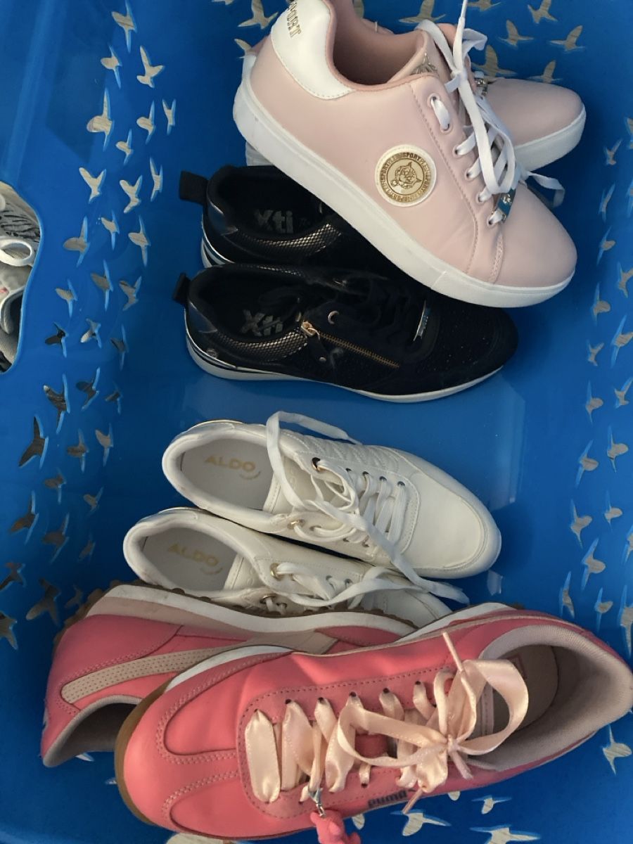 Lots de vêtements: Kiste voller diverser Schuhe – D'occasion à Wolfwil par ISAsShop 4