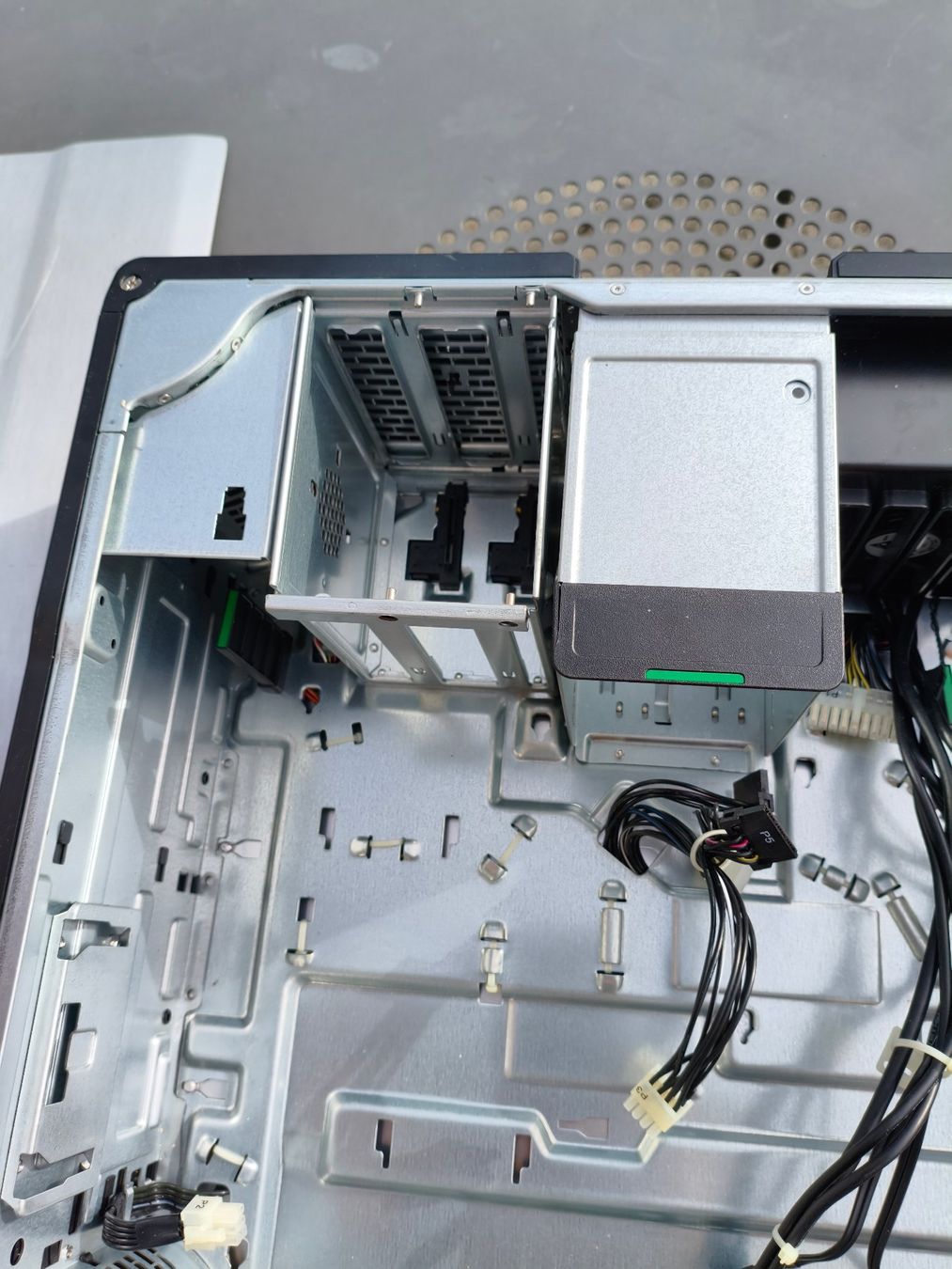 Hewlett Packard Custodie: HP Z600 Workstation Gehäuse, Case, Server PC, Leergehäuse – Usato da Meggen venduto da bigbrother_martin 6
