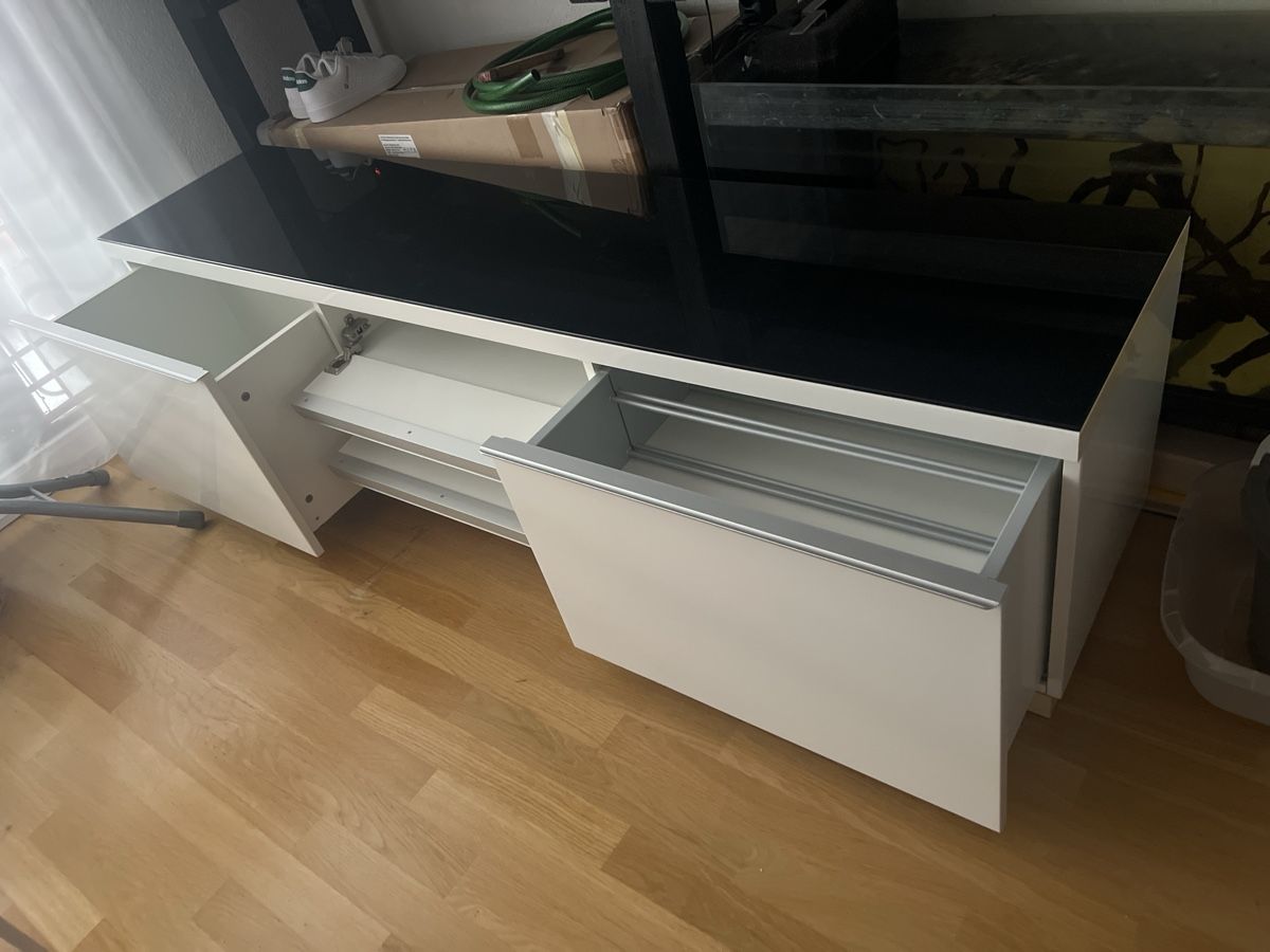 Ikea Meubles TV: TV Möbel oder Sideboard – D'occasion à Grenchen par Olee87