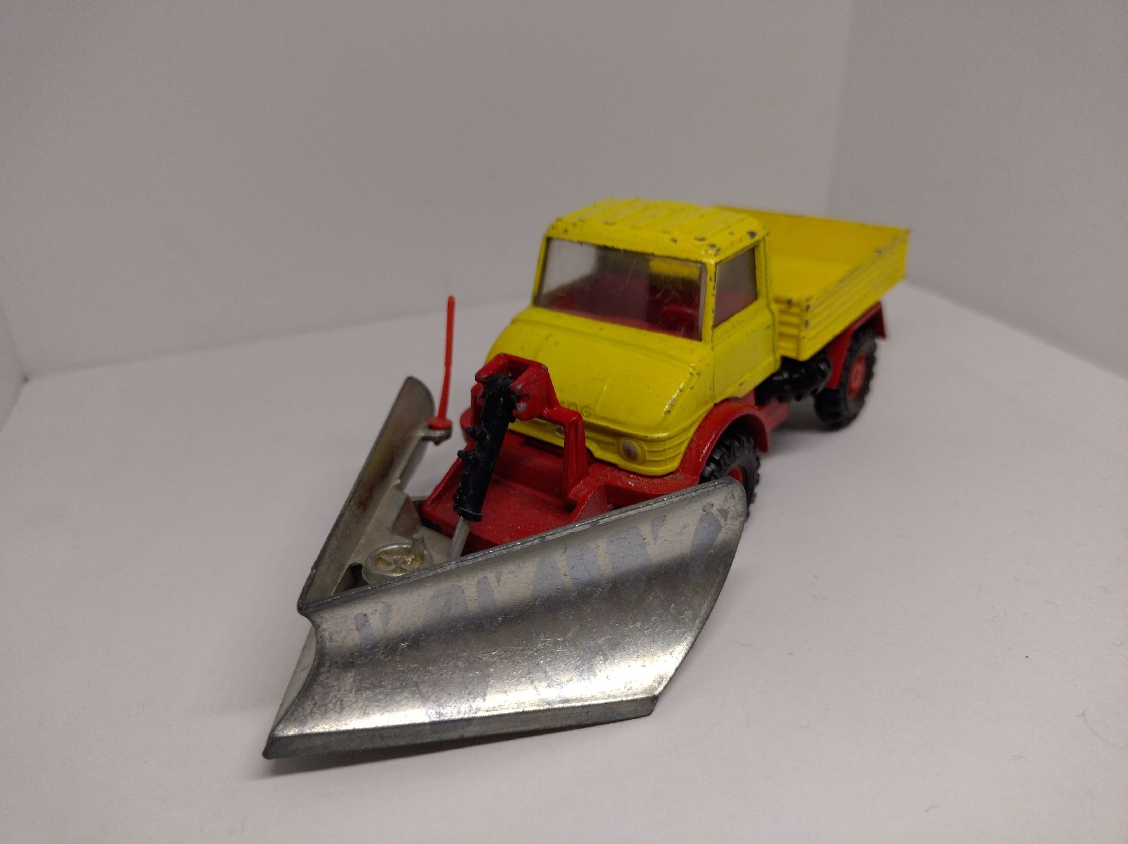 Corgi Toys Kit di modellismo & Modellini statici: Corgi, Unimog 400 chasse-neige  – Usato da La Chaux-de-Fonds venduto da Pierrot8404 1