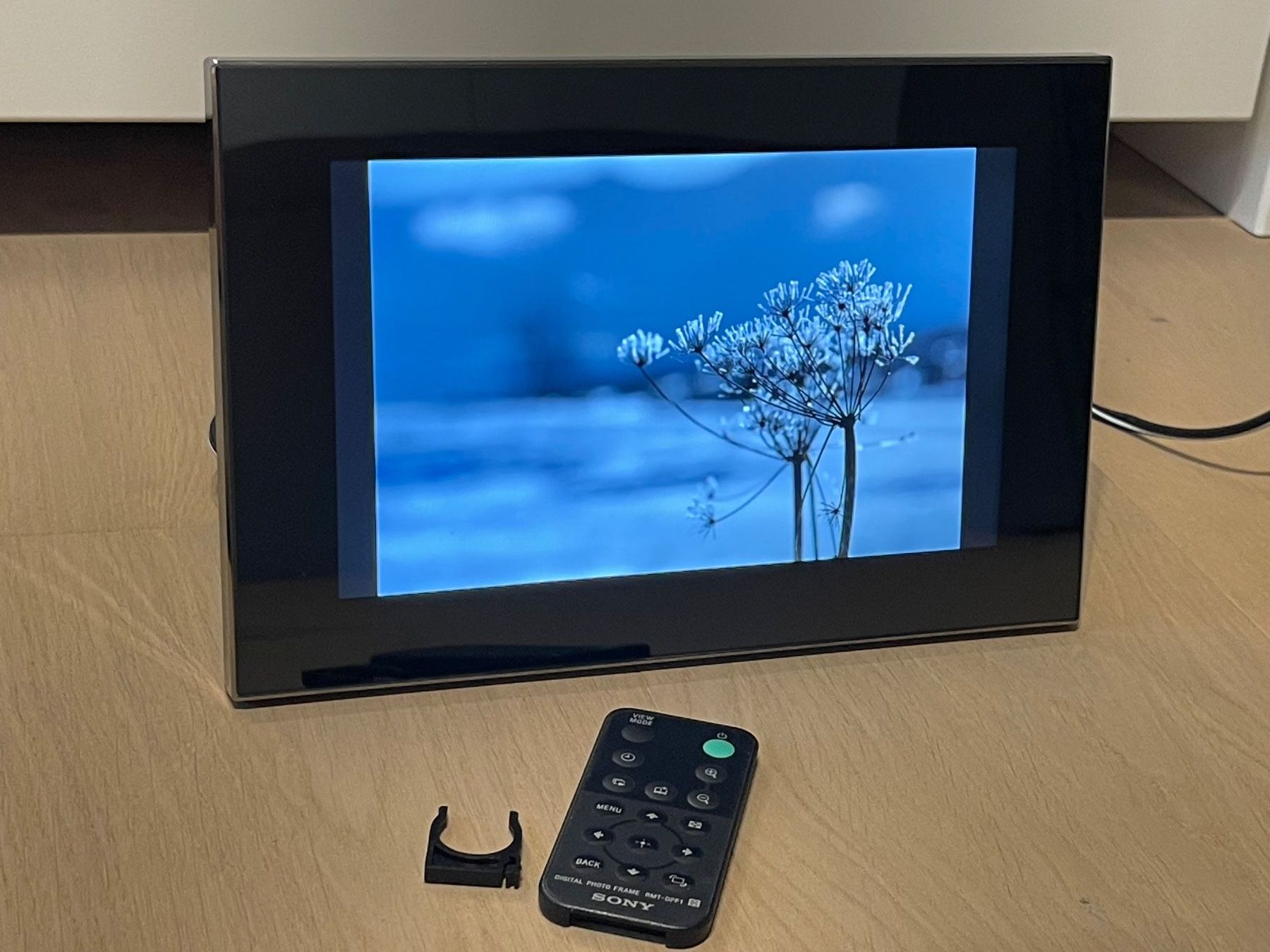 Bilderrahmen: Digitaler Bilderrahmen SONY mit Fernbedienung – Gebraucht aus Oberägeri von Chica-go 3