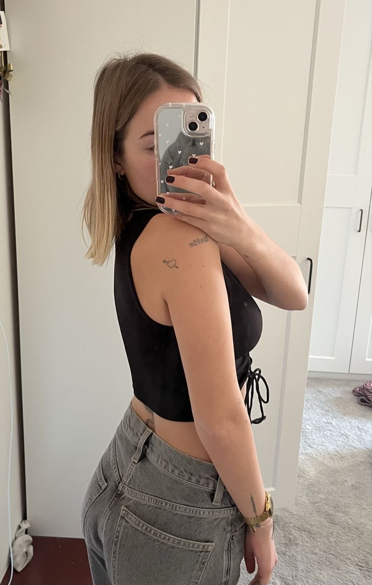 H&M Top: geschnürtes Top – Nuovo (secondo la descrizione) da Sevelen venduto da sarah_selina 1