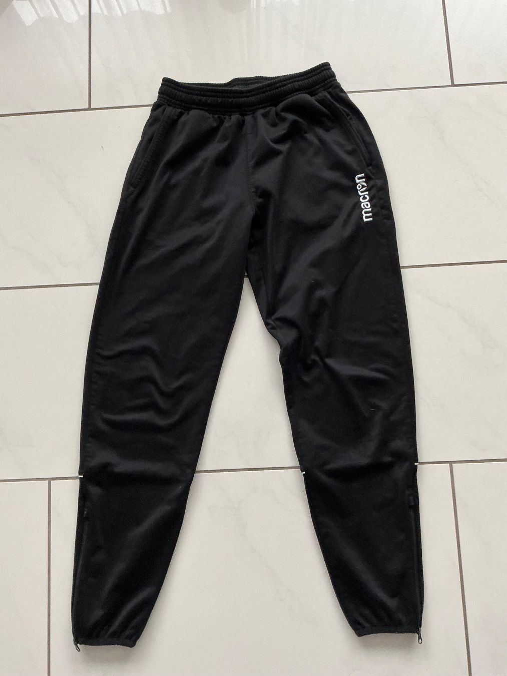Pantaloni: Macron Kinder Trainingshose Gr.XS 146/152 – Usato da Biel-Benken BL venduto da Sahra1