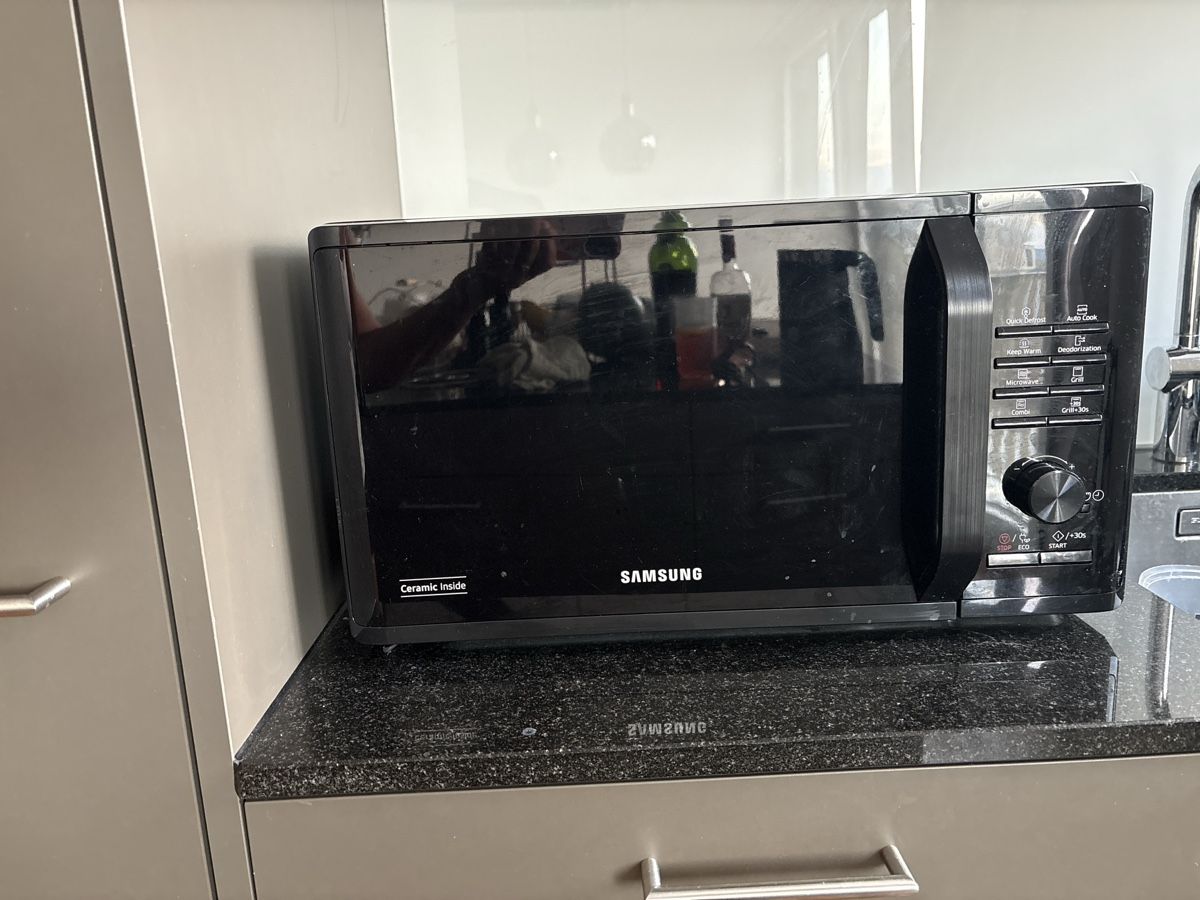 Samsung Forni: Samsung Microwave black ceramic – Usato da Oberengstringen venduto da tal_t5f9