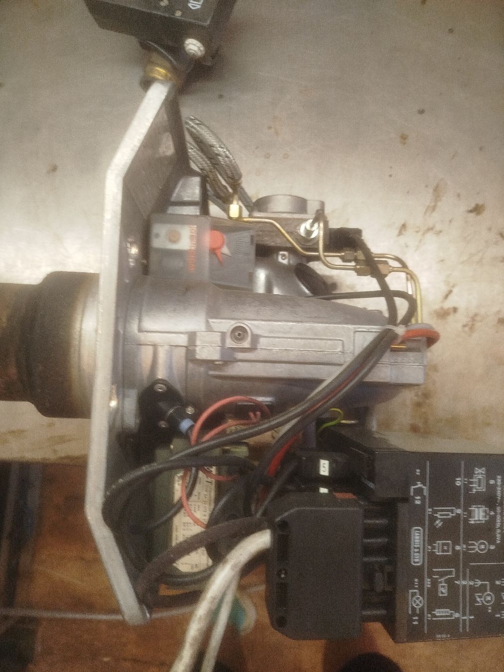 Radiateurs: Brenner unit 120 220V Gebraucht – D'occasion à Sax par Mueller9412 3