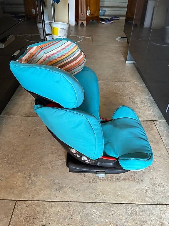 Auto-Kindersitze: Maxi cosy siège auto 15-36kg – Gebraucht aus Yvonand von YvesT01 1
