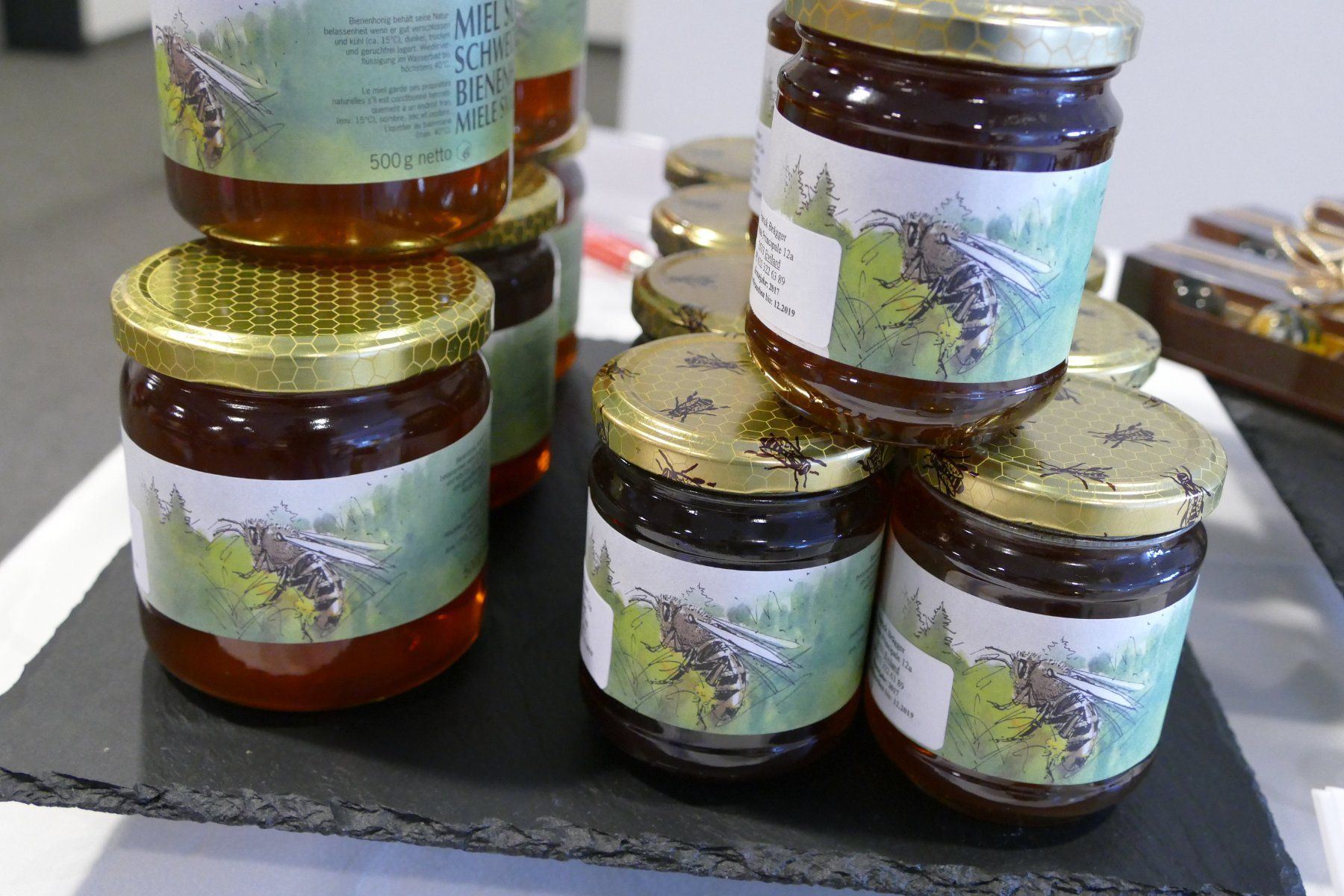 Aliments & Spécialités: Schweizer Blütenhonig 500g – Neuf avec emballage d'origine à Evilard par inf_9ff9