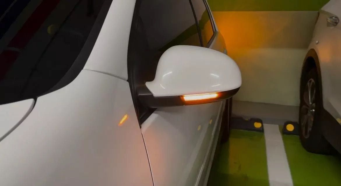 Tutti pezzi di ricambio auto: VW Golf 5 Dynamische LED Blinker – Nuovo e nell'imballaggio originale da Volketswil venduto da Willis-Autoteile 3