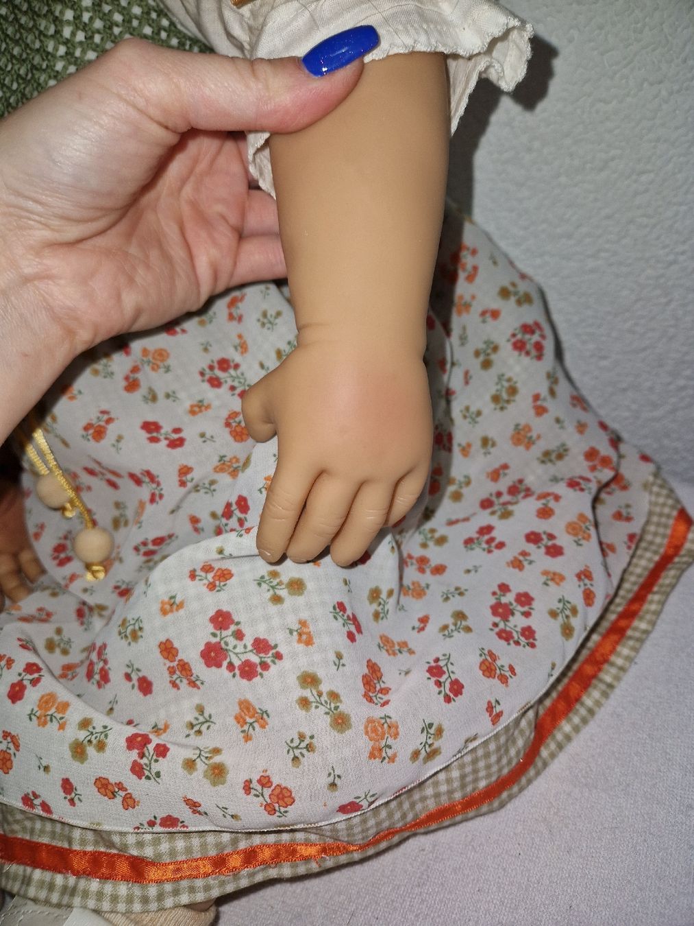 Bambole: Samler oder Spielpuppe mit rotem Haar und Blumenkleid gebrau – Usato da Etzwilen venduto da mue_mm76 4