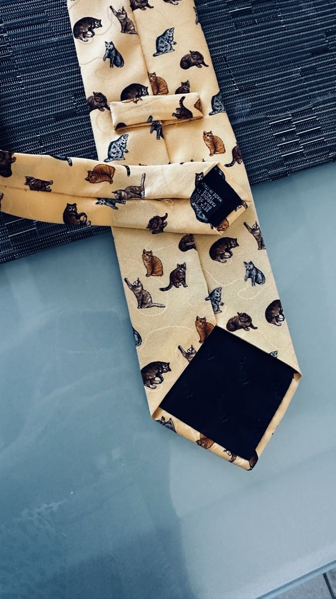 Saint Laurent Krawatten: YSL Krawatte mit Katzenmuster Seide – Neu (gemäss Beschreibung) aus Watt von Beautiful 1