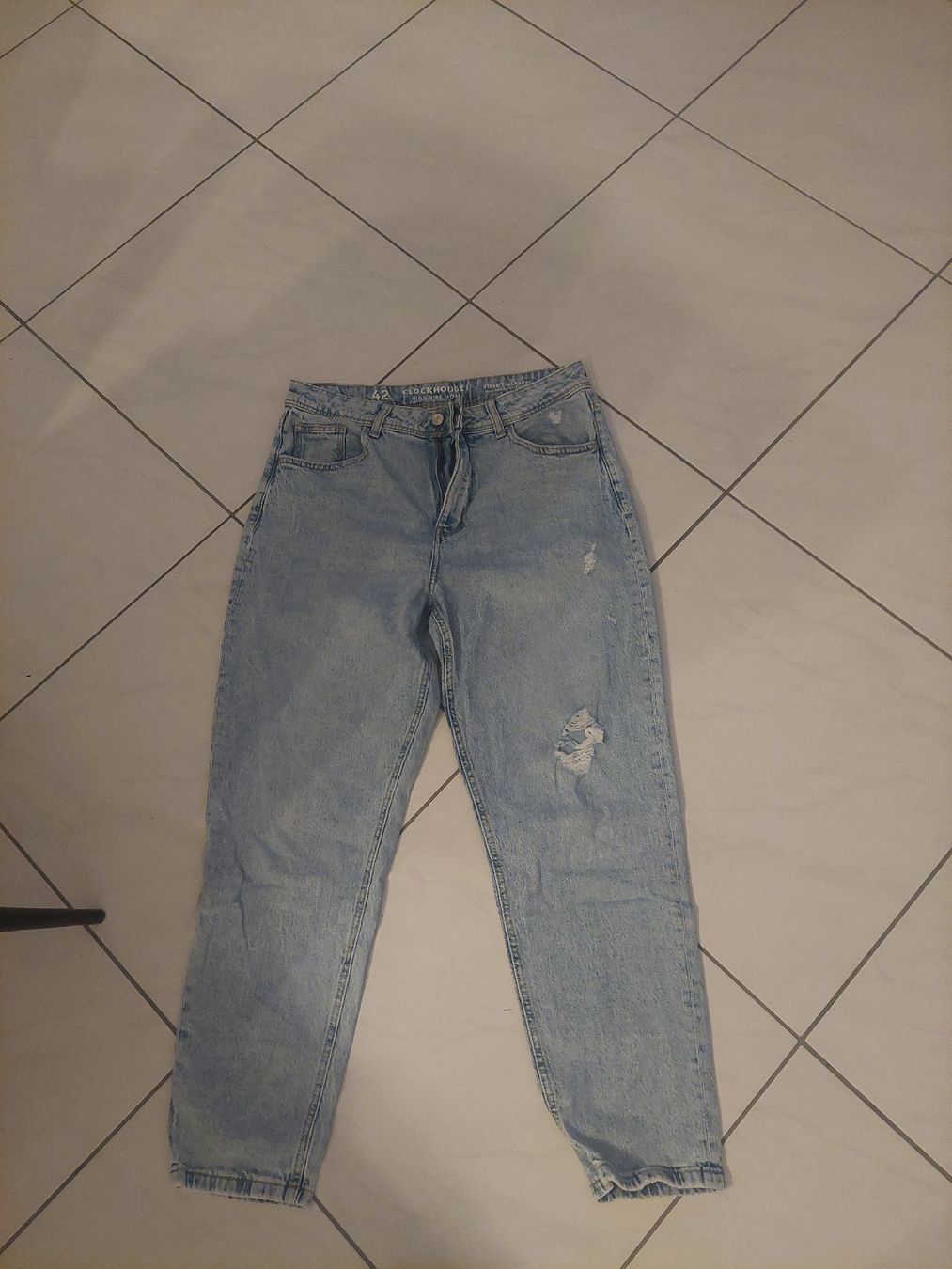 C&A Jeans: Jeans Hose Grösse 42 High rise Mom – Usato da Sissach venduto da zwwerg