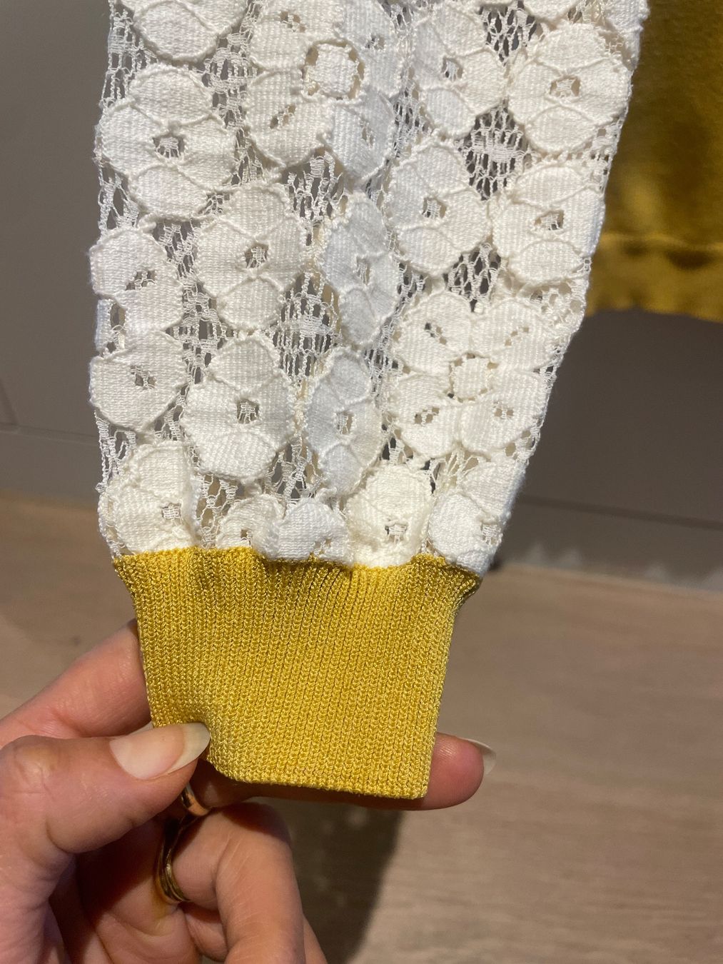 Moschino Maglioni & Felpe: Moschino Spitzen Pullover, Gr. S, wie neu – Nuovo (secondo la descrizione) da Erlenbach ZH venduto da Pocahoney 3