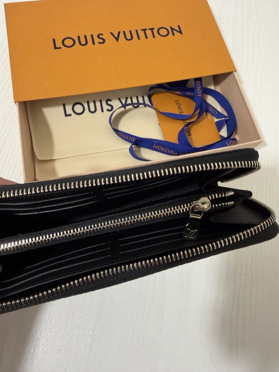 Louis Vuitton Portafogli: Louis Vuitton Portefeuille – Nuovo e nell'imballaggio originale da Clarens venduto da res_bzr9 1