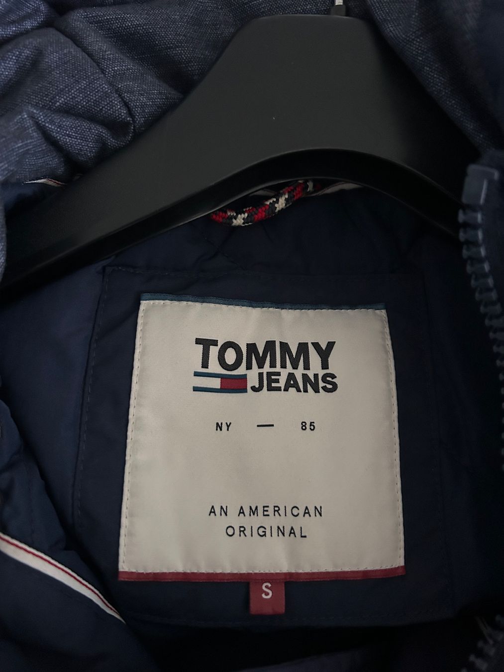 Tommy Hilfiger Giacche: TOMMY JEANS NY 85 Blau Jacke – Usato da Freienbach venduto da mar_rvc6 2