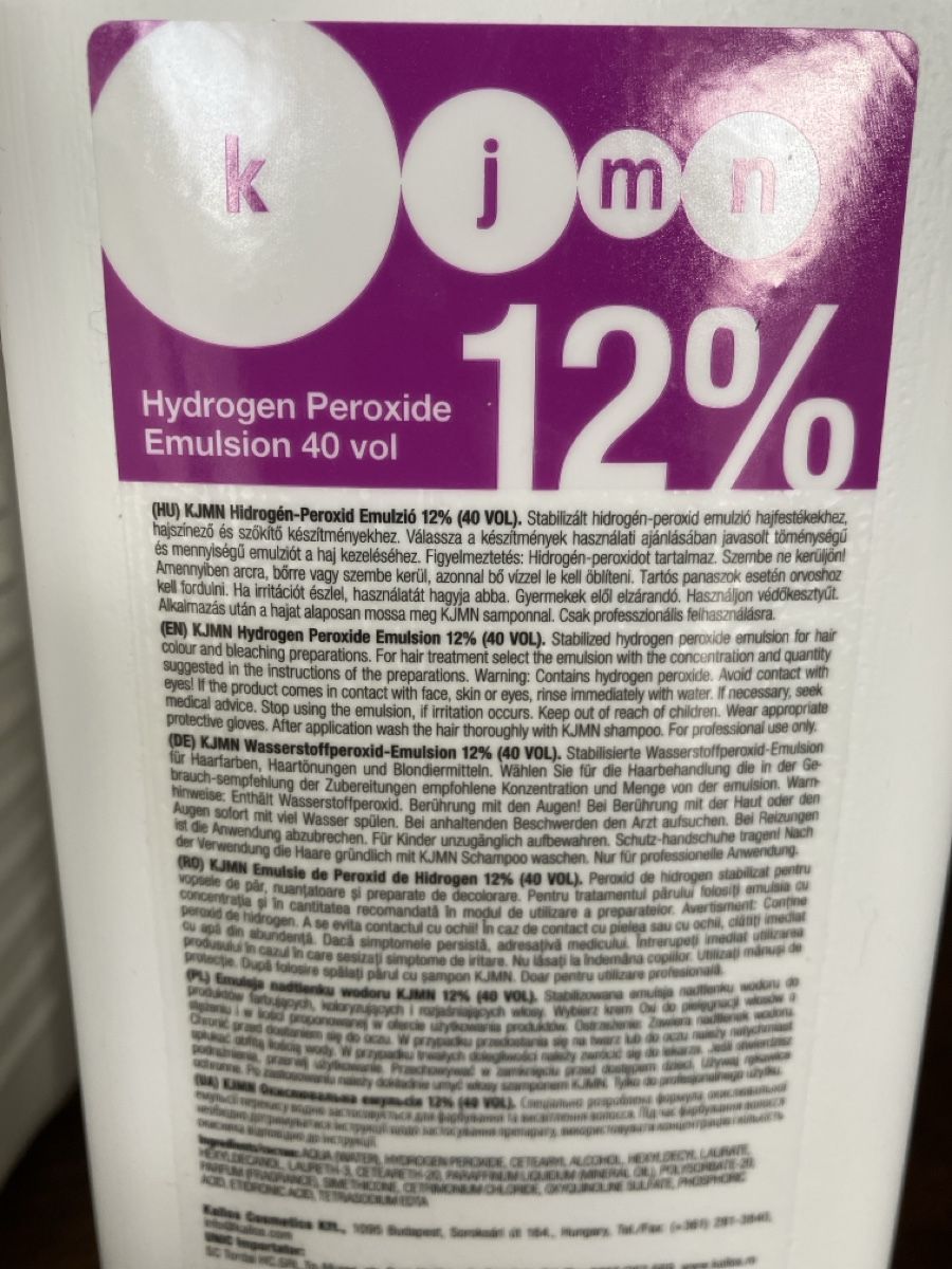 Tinte: Hydrogen Peroxide Emulsion 40 vol – Nuovo (secondo la descrizione) da Zürich venduto da gabrieluza 1