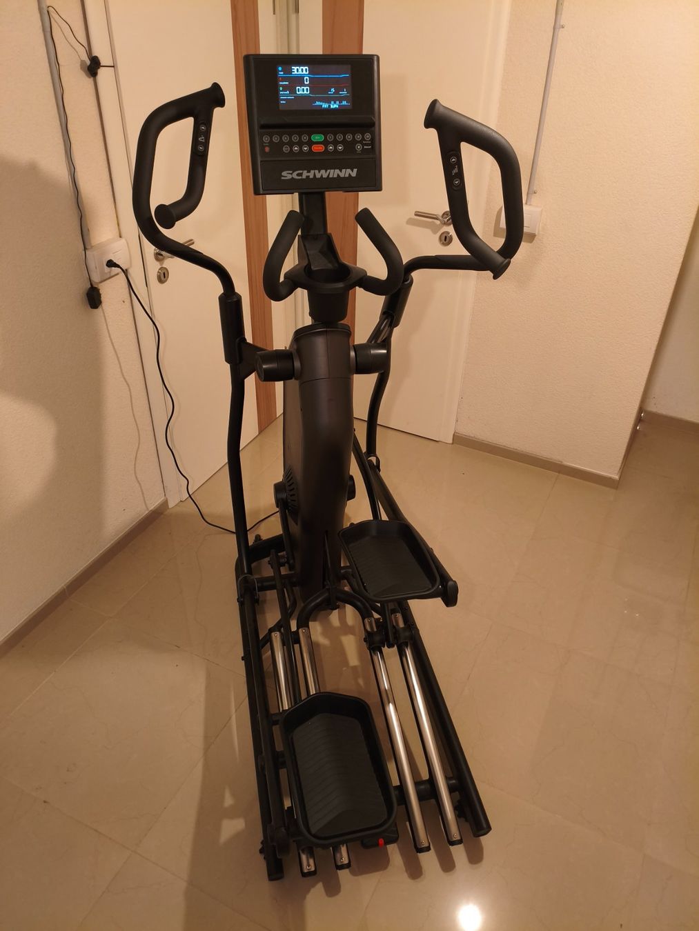 Schwinn Vélos d'appartement: SCHWINN 590E Ellipsentrainer – D'occasion à Villigen par gioros