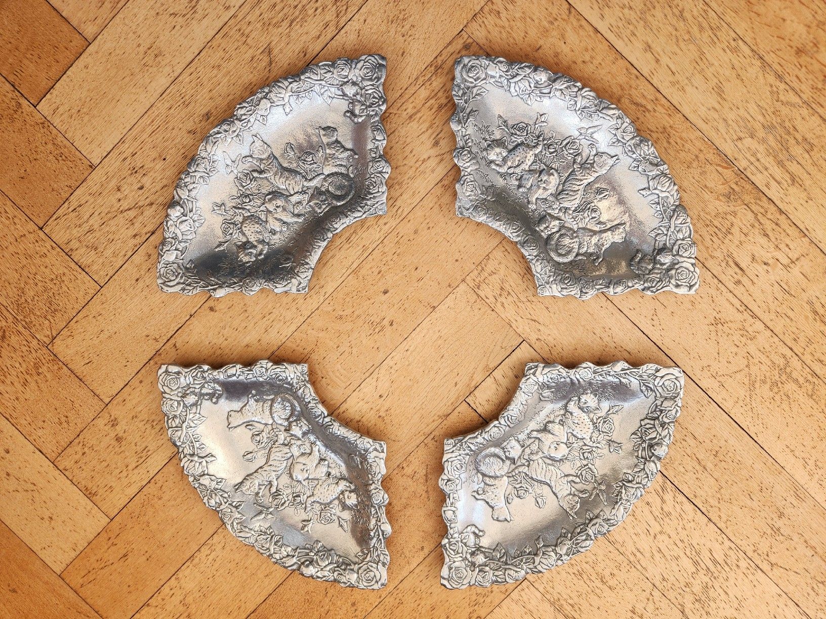 Servierplatten: 4 plats en métal à assembler Arthur Court 1992 – Gebraucht aus Territet von Cenh 6