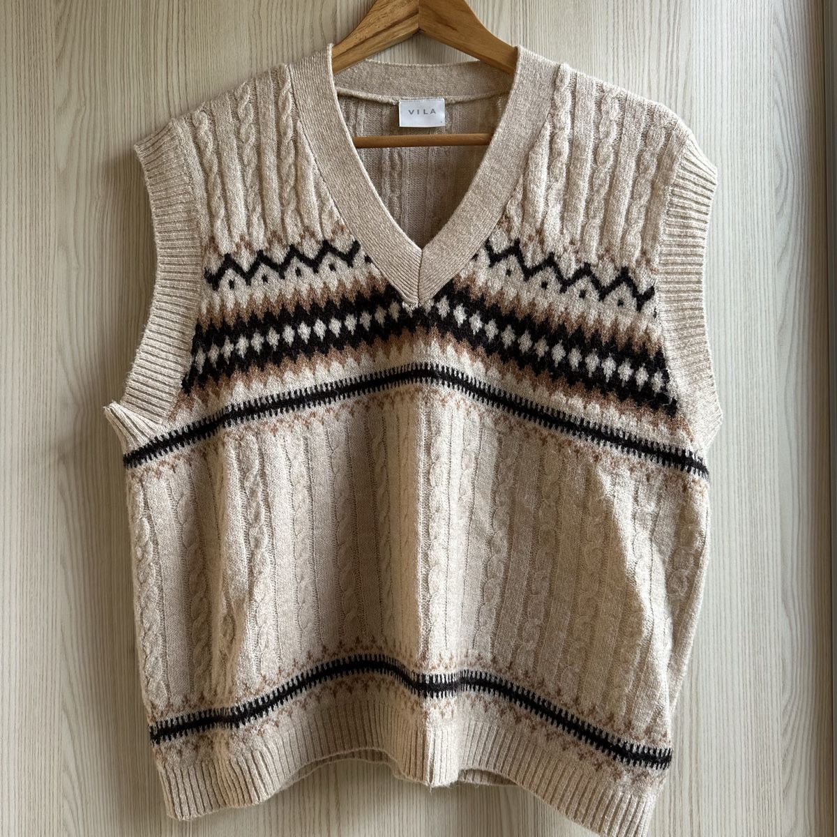 Vila Pullover & Sweatshirts: Pullunder Vila – Gebraucht aus Schönenwerd von palaceofwords