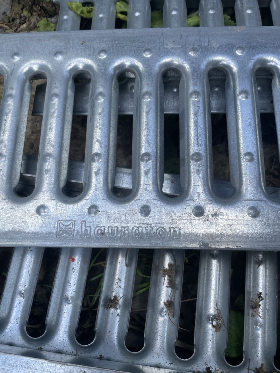 Griglie e Inferriate: grille de caniveau Hauraton – Nuovo (secondo la descrizione) da Niedergampel venduto da pie_2sz7 2