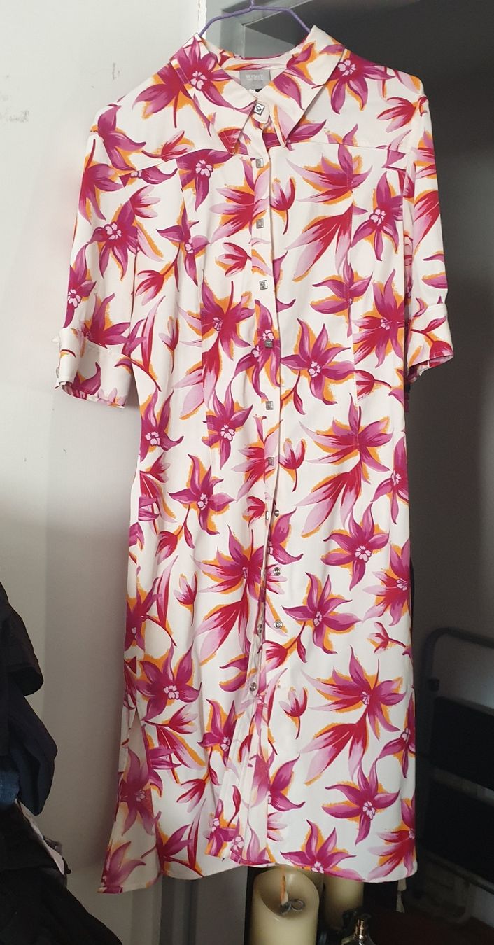 Versace Kleider: Versace schönes blumiges Kleid Gr. 32/46 – Neu (gemäss Beschreibung) aus Frenkendorf von Moon111