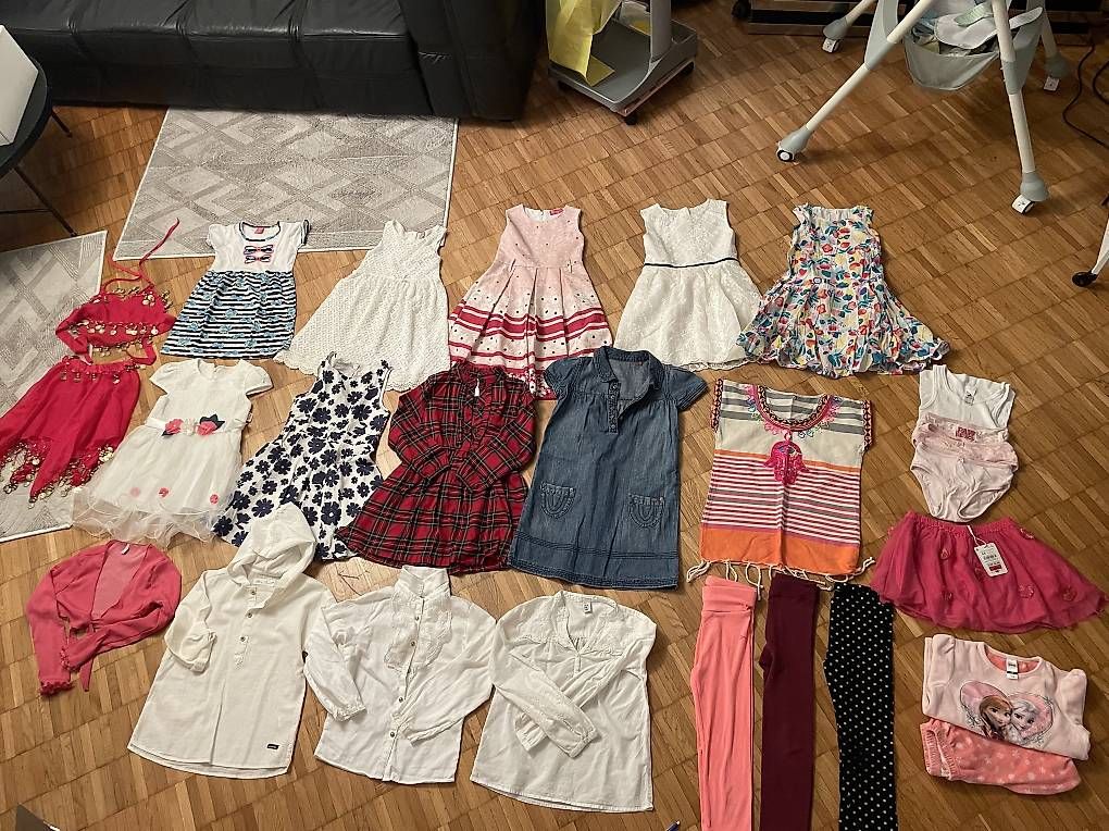 Lotti & Set di vestiti: Kleiderpacket 110/116 – Usato da Niederhasli venduto da sev_d7hq