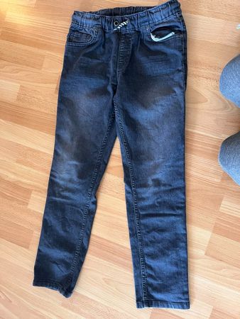 Kinder Jeans dunkelgrau Grösse 146 guter Zustand