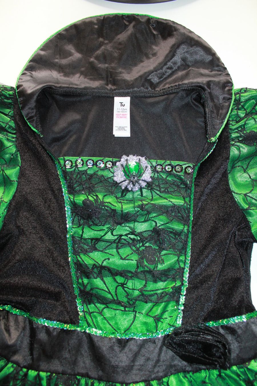 Costumi: Costume sorcière / Hexe  t. 11 - 12 ans – Usato da Peseux venduto da CoolShoping 4