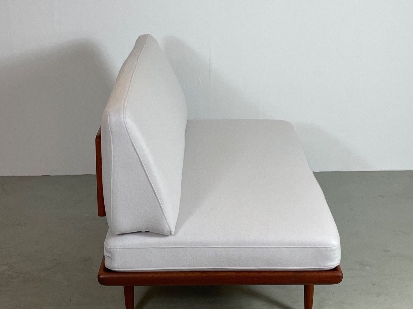 Sofas: Teak Daybed Minerva Hvidt & Mølgaard 2er Sofa restauriert – Gebraucht aus Basel von MidMod20C 3