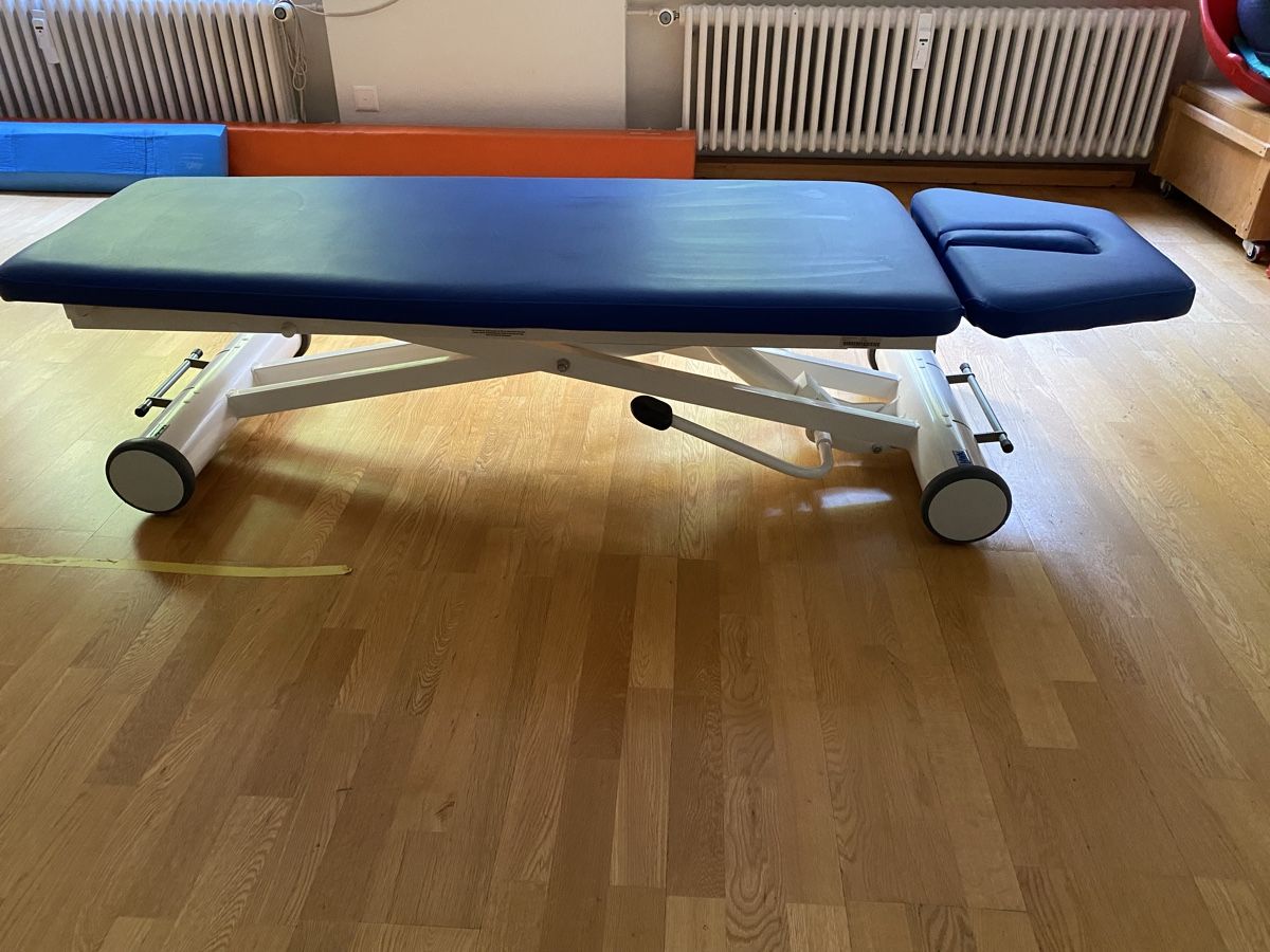 Sedie a sdraio: Behandlungsliege hydraulisch höhenverstellbar – Usato da Basel venduto da Ruvmar 5