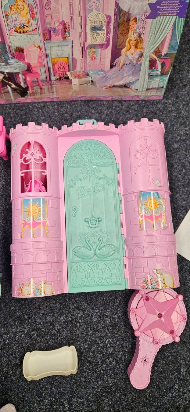 Giocattoli: Barbie Schloss – Usato da Balgach venduto da silvia2030 2
