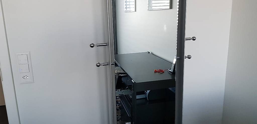 Garderobe: Design Spiegelgarderobe aus Chromstahl – Gebraucht aus Fruthwilen von laura0209 2