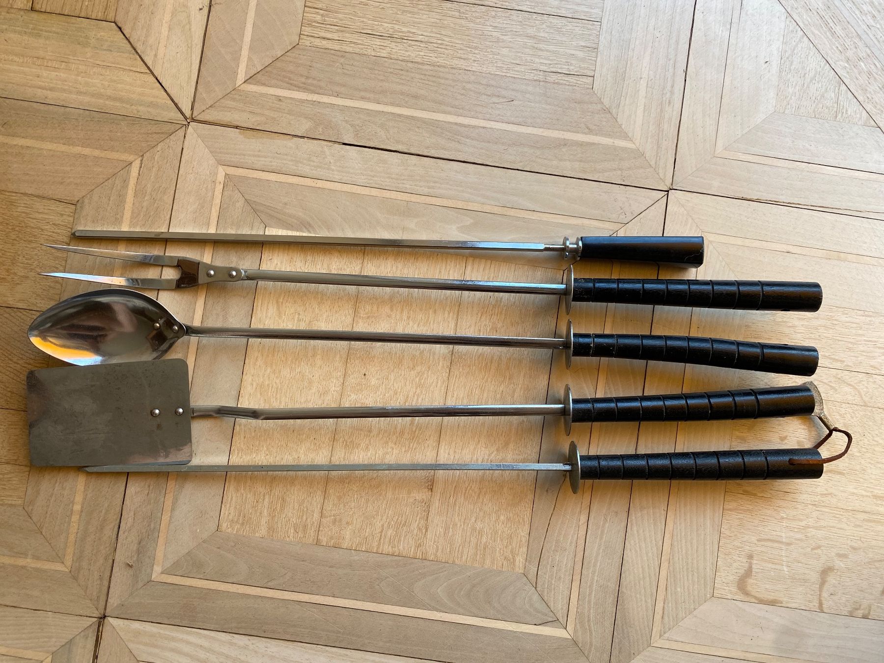 Set di posate: Grillbesteck Set 3 Teile mit Holzgriff + Grillspiess – Usato da Burgdorf venduto da gre_2ftz