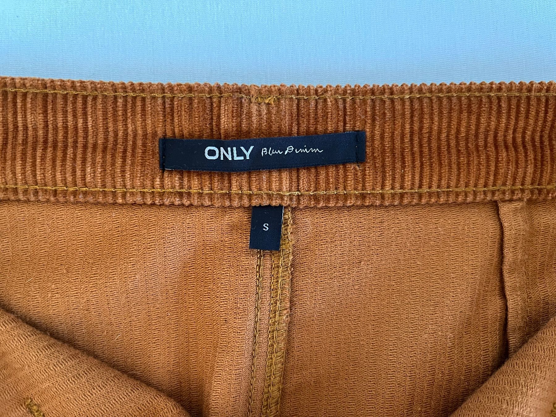 Only Gonne: Jupe velours côtelé Only taille S – Usato da Le Crêt-p-Semsales venduto da staglione69 2