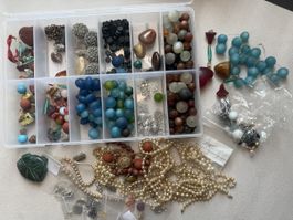Box- Lot Perlen und Schmuckteile sortiert, DIY