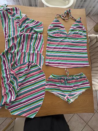 Costume da bagno a righe colorate