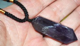 Halskette K-586 – Amethyst Doppelender – 1,6x4,9 cm