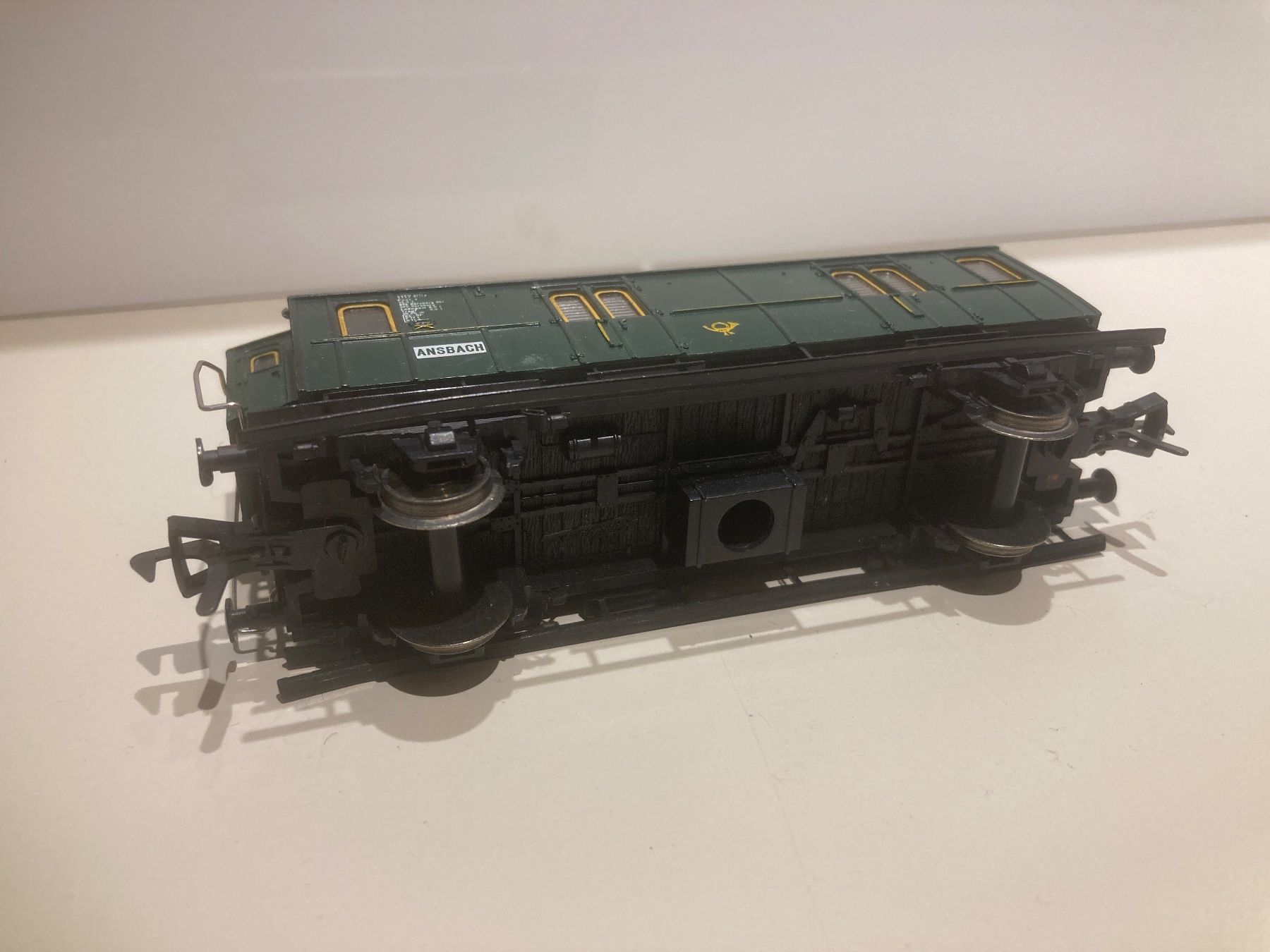 Fleischmann Modelleisenbahnen: Fleischmann DB Postwagen H0 DC – Gebraucht aus Gasel von Badmax 1